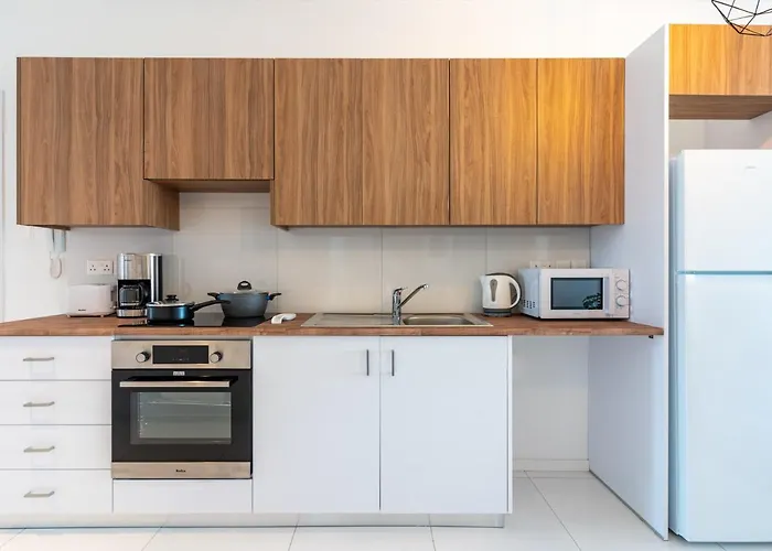 Bianca 2-Bedroom Apartment In Larnaca